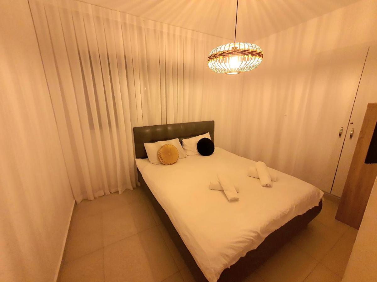 Barak Royal Suites 52 Garden - חמש דקות מהים ומהטיילת Eilat Exterior foto